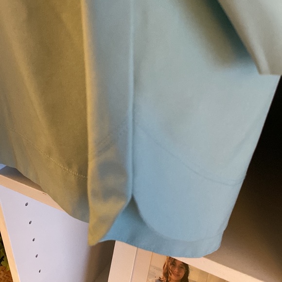 Cropped Athletic Shirt - Picture 3 of 4